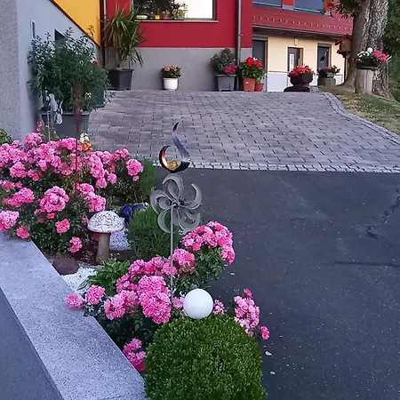 Kumpitsch Am Poessnitzberg Apartment Leutschach