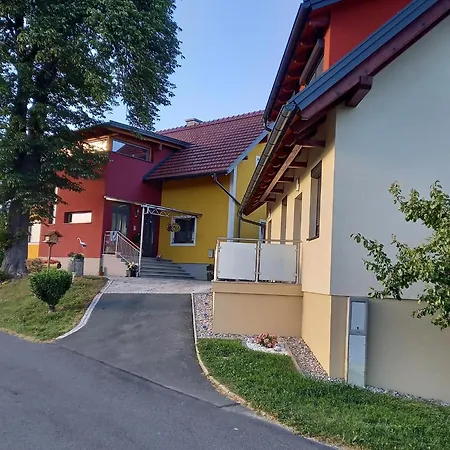 Kumpitsch Am Poessnitzberg Apartment Leutschach